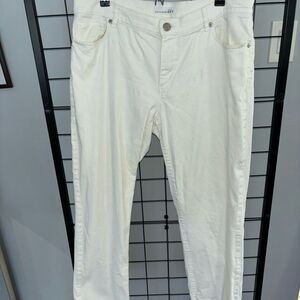 Ann Taylor Loft modern straight white jeans EUC